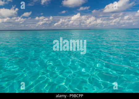 Bellissima vista sul mare e il mare blu e la laguna tropicale seascape Foto Stock