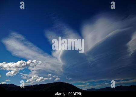 Spettacolare cloud oltre il Marlborough Sounds, Nuova Zelanda Foto Stock