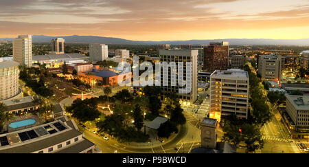 San Jose è considerata la capitale della Silicon Valley, un famoso high tech center di tutto il mondo. Questa panoramica mostra come San Jose downtown guardato l Foto Stock