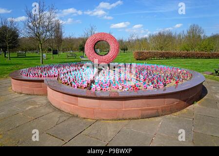 La mai dimenticare memorial presso il National Memorial Arboretum, Alrewas, Staffordshire, Regno Unito, Europa occidentale. Foto Stock