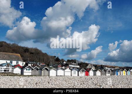 Prese per acquisire un unico sunglow e sagome al tramonto, di Lakeside, a Doncaster. Foto Stock