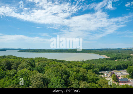 Vista dalla struttura ad albero-top a piedi verso le lagune Kleiner Jasmunder Bodden, Prora, Rügen, Meclenburgo-Pomerania Occidentale, Deutschland, Europa Foto Stock