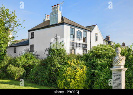 Il Riverbank bar e bistro nella piccola città bianca di Bideford Devon England Regno Unito Foto Stock