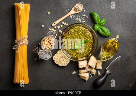 Il Pesto in una ciotola Foto Stock