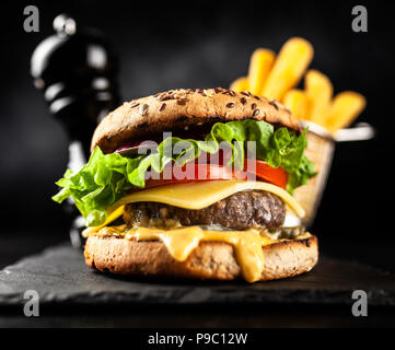 Deliziosi hamburger alla griglia Foto Stock