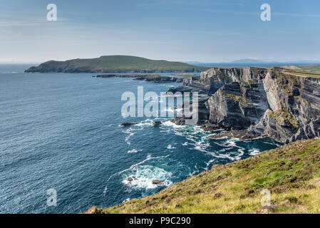 Le scogliere di Kerry su una bellissima serata estati in Irlanda Foto Stock