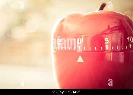 0 minuti - 1 ora - Rosso Cucina Timer uovo in atmosfera luminosa Foto Stock