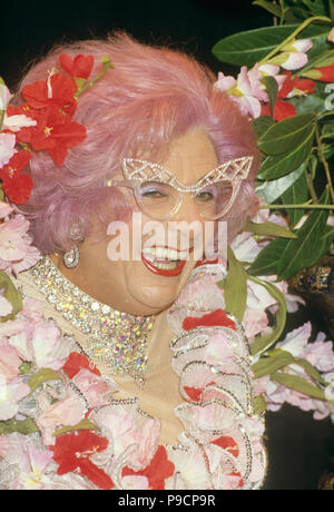 BARRY HUMPHRIES comico australiano e attore circa 1990 come Dame Edna Everage Foto Stock