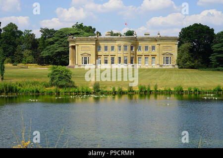 Spetchley Park di tutto il lago Foto Stock