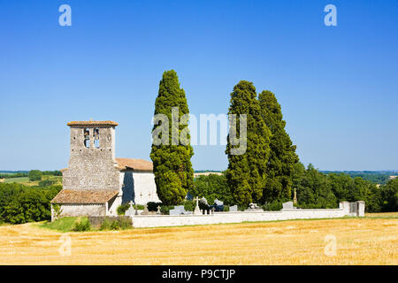Piccola chiesa cappella nella campagna francese di Tarn et Garonne, Francia, Europa in estate Foto Stock