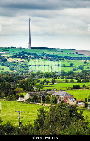 Emley Moor trasmettitore Tv e West Yorkshire paesaggio, England, Regno Unito Foto Stock