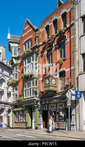 O'Neill's pub tradizionale anteriore nel Suffolk Street, Dublin, Irlanda, Europa Foto Stock