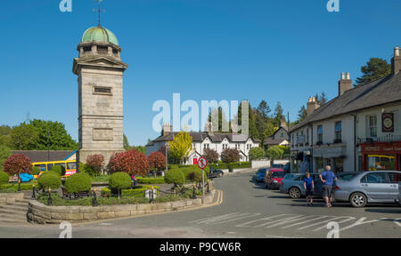 Enniskerry village square in Co Wicklow, un piccolo villaggio in Irlanda, Europa Foto Stock