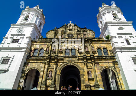 Vecchia facciata della Cattedrale Basilica di Santa Maria Panama Foto Stock