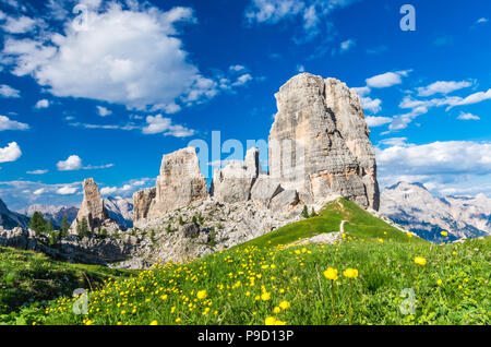 Cinque Torri, Dolomiti, Italia. I cinque pilastri in Dolomiti, Alto Adige, Alto Adige Foto Stock