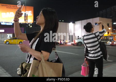 Los Angeles, Stati Uniti d'America - 29 Luglio: casuale non identificato le persone nelle strade del centro cittadino di Los Angeles, CA il 29 luglio 2018. Foto Stock