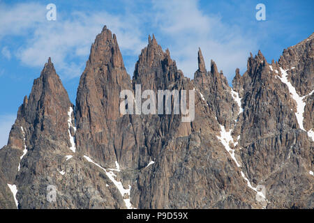 Frastagliate cime di montagna in Prins Christiansund, Groenlandia Foto Stock