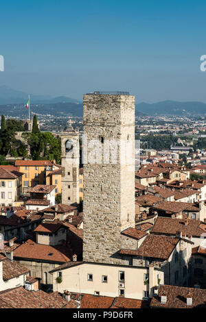 L'Italia,Lombardia,Bergamo,Città Alta,cityscape dalla torre civica (il "Campanone") Foto Stock