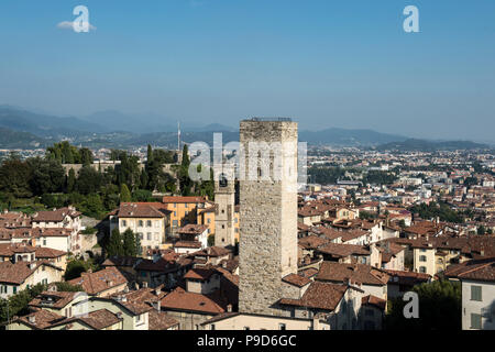 L'Italia,Lombardia,Bergamo,Città Alta,cityscape dalla torre civica (il "Campanone") Foto Stock