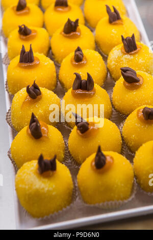 L'Italia,Lombardia,Bergamo,Città Bassa,Balzer caffè storici, Polenta e Osei" tradizionale torta Foto Stock