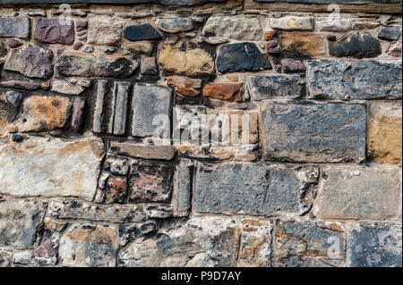 Chiudere i dettagli modello di texture di sfondo di pietra un muro di mattoni sull antica fortezza edificio di architettura medievale Foto Stock