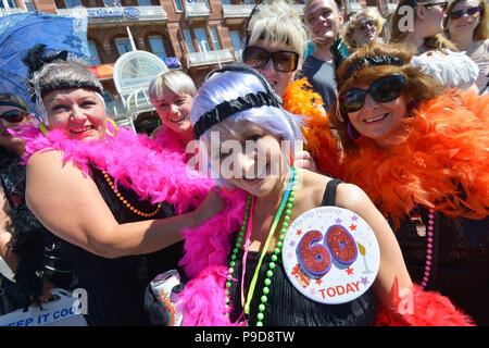 Brighton Pride 2016, la sfilata da prati di Hove attraverso il centro della citta' di Preston Park.Picture Terry Applin Foto Stock