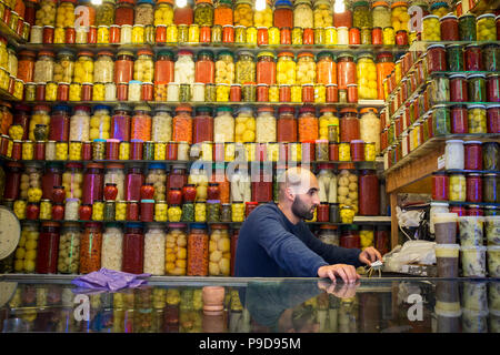 Il Marocco,Fes,Pickle shop Foto Stock