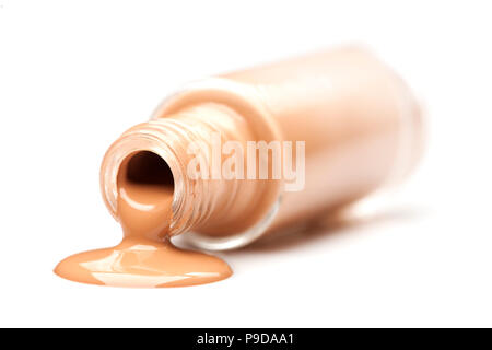 Una bottiglia di vetro e una base liquida che viene prelevato da esso Foto Stock