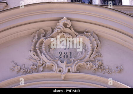 Augsburg, Baviera, Germania - dettaglio della storica casa portale di Philippine Welser street 20th. Foto Stock