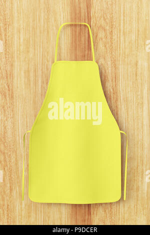 Vuoto grembiule giallo isolato su sfondo di legno con percorso di clipping. 3d'illustrazione. Foto Stock