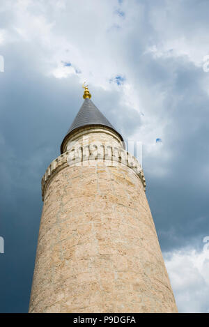 Minareto in Bolgar in Russia nella Repubblica di Tatarstan. Giorno d'estate. Foto Stock