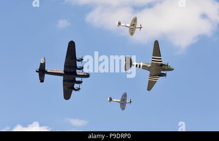 Battle of Britain Memorial Flight celebra i suoi cento anni della Royal Air Force al 2018 Royal International Air Tattoo Foto Stock