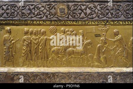 Urna reliquiario di San Candidus, 1292. Particolare raffigurante la decapitata del santo. Anonimo. Gotico. Legno in rilievi in stucco con foglia oro. Dal monastero benedettino di Sant Cugat del Valles, provincia di Barcellona. Museo d'Arte Nazionale della Catalogna. Barcellona. La Catalogna. Spagna. Foto Stock