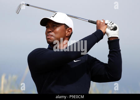 Stati Uniti d'America's Tiger Woods il 6 tee durante l'anteprima giorno tre del Campionato Open 2018 a Carnoustie Golf Links, Angus. Foto Stock