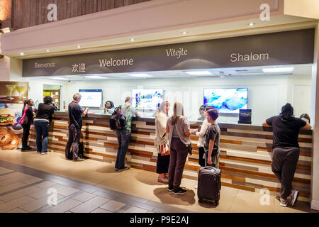 Orlando Florida,Doubletree by Hilton Orlando Sea Waterworld,hotel hotel hotel alloggio motel, terreni della proprieta', interni, lobby, banco ricevimento ch Foto Stock