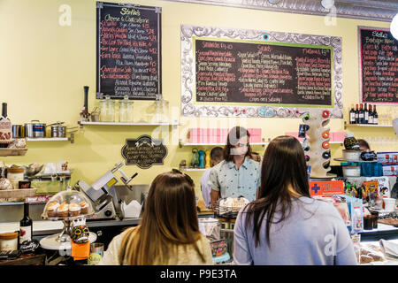 Florida,Ocala,Stella's Modern Pantry,ristorante ristoranti ristorazione caffè bistrot,interno,bancone,menu,ragazzi,kid ki maschile Foto Stock