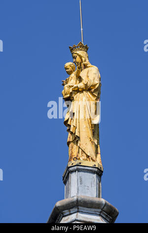 Il XIV secolo Chapelle Notre Dame du Salut cappella con la statua dorata della Vergine sul tetto a Fécamp, Seine-Maritime, Normandia, Francia Foto Stock