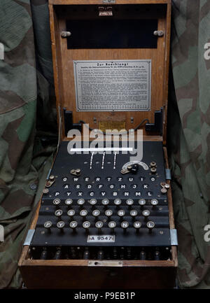 Macchina cifratrice tedesca Enigma a tre rotori della seconda guerra mondiale per codificare messaggi militari top-secret, utilizzata dalla Germania nazista durante la seconda guerra mondiale Foto Stock