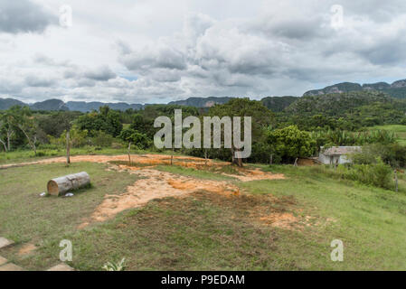 Vista della bella mogotes e la Valle di Viñales. Foto Stock