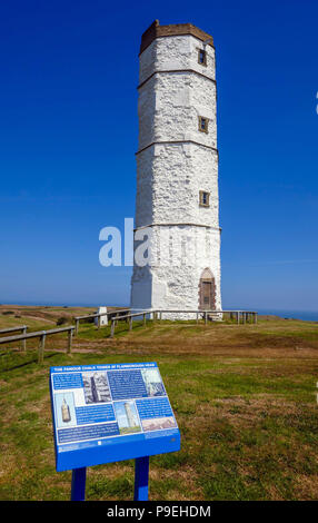 Chalk faro e il clima estivo a Flamborough Head, facile Yorkshire Foto Stock