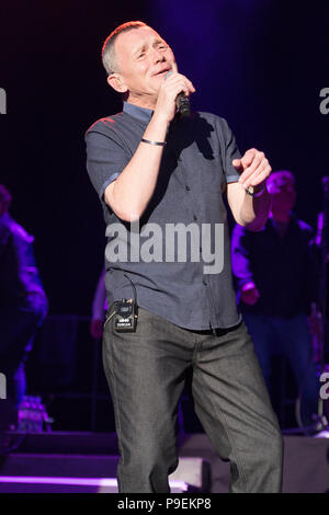 Duncan Campbell, cantante di UB40 effettuando al Cornbury Music Festival, grande Tew, Oxfordshire, Regno Unito. Luglio 13, 2018 Foto Stock