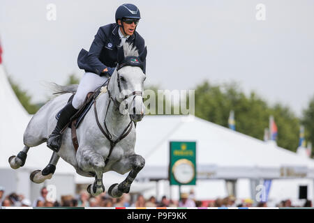 Germania, Aachen. 18 Luglio, 2018. CHIO, Equestre, dressage. Il pilota svedese Henrik von Eckermann over-salta un ostacolo sul cavallo Castello. Ha vinto il concorso di salto. Credito: Rolf Vennenbernd/dpa/Alamy Live News Foto Stock