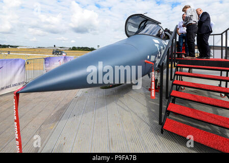 Turco Hurjet aerospaziale stand commerciali e gli imprenditori a Farnborough Airshow internazionale, FIA 2018, UK. Giorno di negoziazione per il business Foto Stock