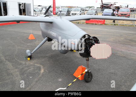 I costruttori di aeromobili e fornitori hanno esposto i loro più recenti tecnologie presso lo stand. Durante la visualizzazione di volo del velivolo hanno mostrato la loro agilità e maneggevolezza dei loro aeromobili più recente nel corso dell odierna flying display . Credito: Uwe Deffner/Alamy Live News Foto Stock