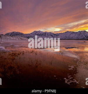 Tramonto sul lago Crowley, Mount Morgan, Montagna Rossa, Inyo National Forest, Sierra orientale, California Foto Stock