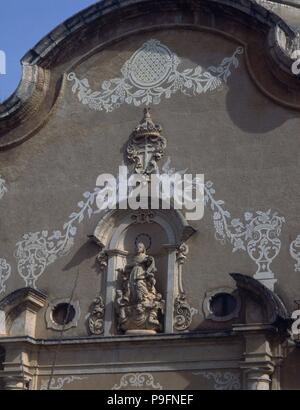 PUERTA REAL O PUERTA DE LA Asunción. DETALLE de la Asunción. Ammende S XVIII. Posizione: Santes Creus monastero, AIGUAMÚRCIA, TARRAGONA, Spagna. Foto Stock