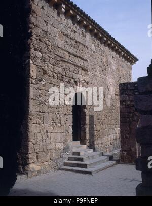 PORTADA LATERALI DI DE LA IGLESIA del Monasterio de Santes Creus CONSTRUIDA EN LOS SIGLOS XII Y XIII. Posizione: Santes Creus monastero, AIGUAMÚRCIA, TARRAGONA, Spagna. Foto Stock