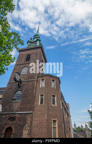 Tutti Hallows dalla torre chiesa vicino a Torre di Londra Foto Stock