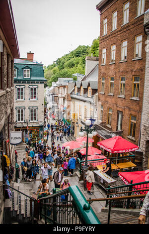 Storica famosa strada dello shopping Petit Champlain nella città di Québec in Canada Foto Stock