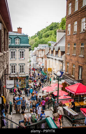 Storica famosa strada dello shopping Petit Champlain nella città di Québec in Canada Foto Stock